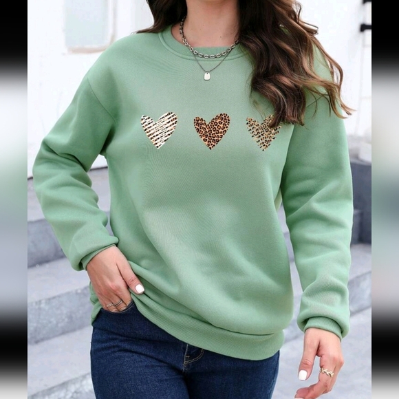 Tops - Leopard & Heart Print Drop Shoulder Sweatshirt